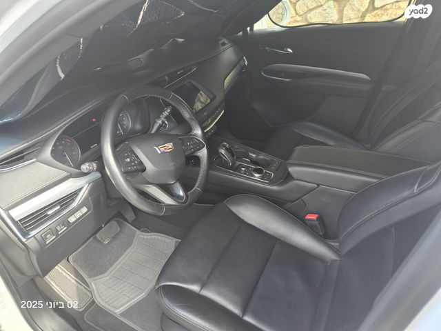 קאדילק XT4