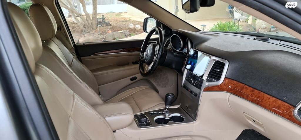 מודעת רכב ג'יפ גרנד צ'ירוקי