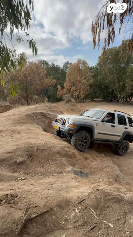 מודעת רכב ג'יפ צ'ירוקי