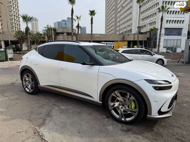 מודעת רכב ג'נסיס GV60