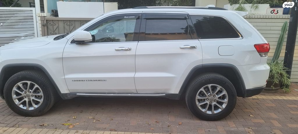 מודעת רכב ג'יפ גרנד צ'ירוקי