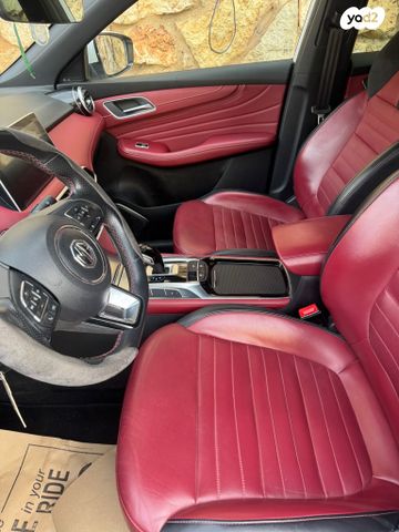 מודעת רכב אם ג'י EHS PHEV