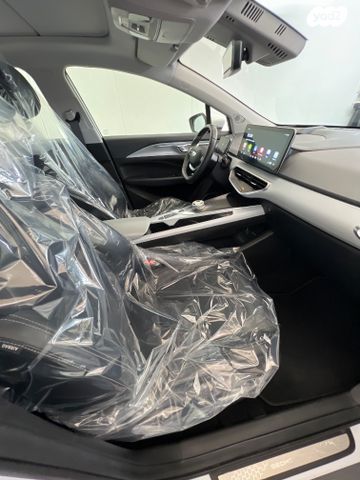 ג׳ילי Geometry C