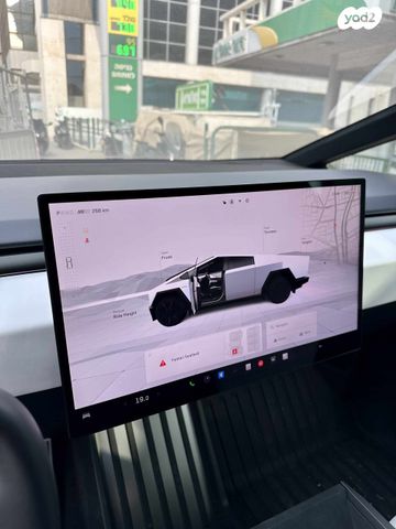 טסלה סייבטראק