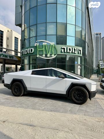 טסלה סייבטראק