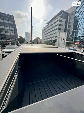 טסלה סייבטראק