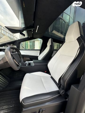 טסלה סייבטראק