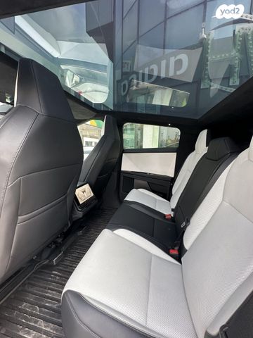 טסלה סייבטראק