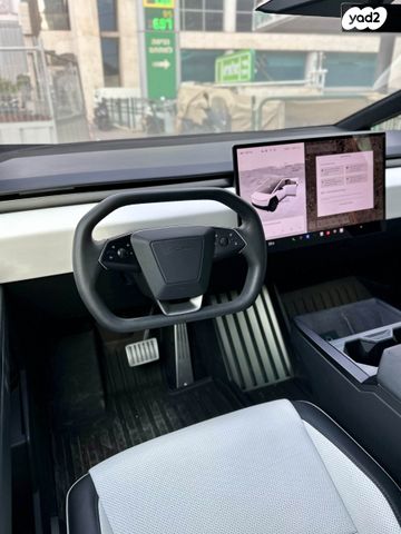 טסלה סייבטראק