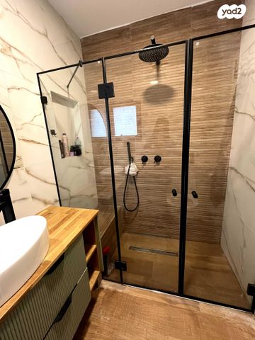 דופלקס, גפן 4, לשם, עלי זהב