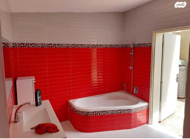 בית פרטי/ קוטג', מנחם בן יהודה 14, שעריים, רחובות