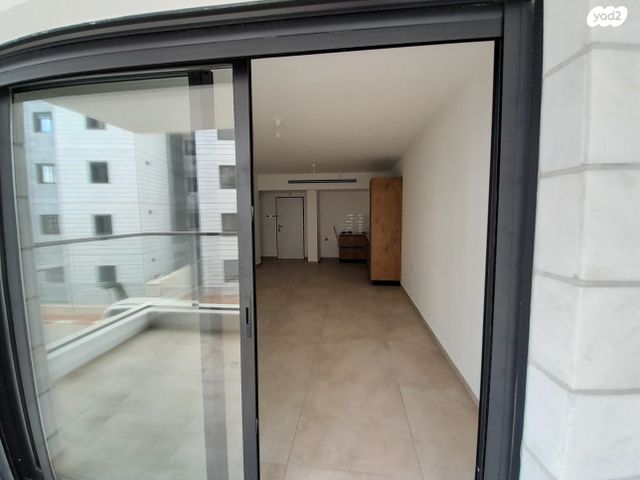 רפאל איתן 16