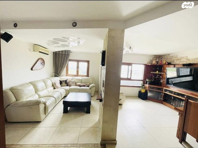 גג/ פנטהאוז, צמרות 4, גני אביב, לוד