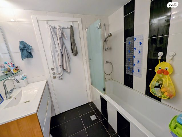 דירה, אוסטרובסקי 17, כפר סבא הירוקה, כפר סבא