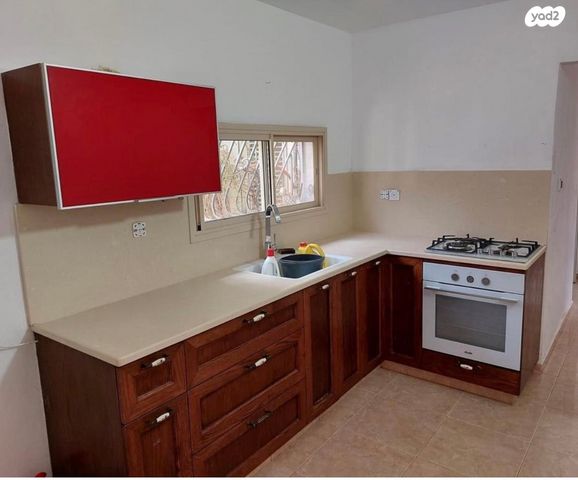 בית פרטי/ קוטג', מנחם בן יהודה 14, שעריים, רחובות