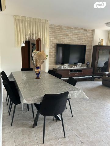 אבן גבירול 8