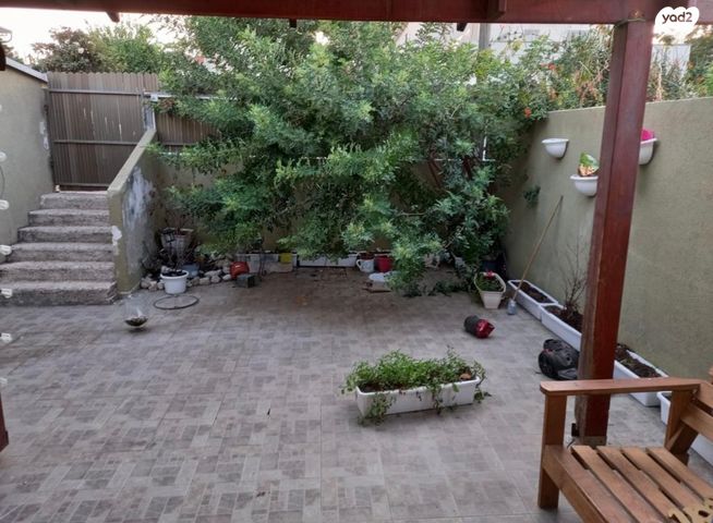 בית פרטי/ קוטג', מנחם בן יהודה 14, שעריים, רחובות