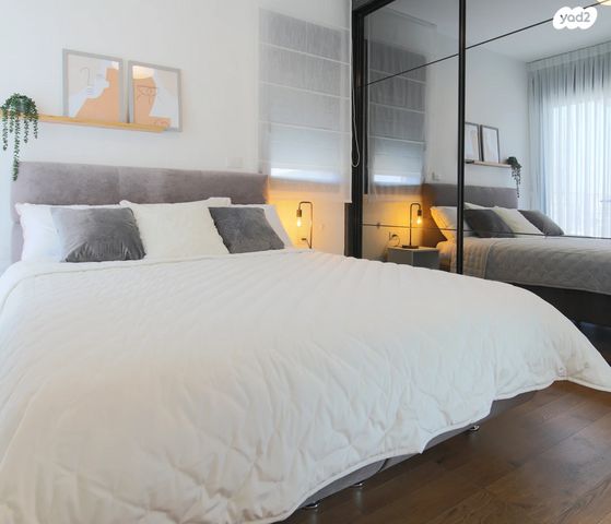 דירה, יואב 18, חרוזים, רמת גן