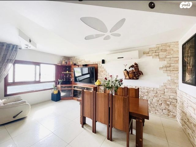 גג/ פנטהאוז, צמרות 4, גני אביב, לוד