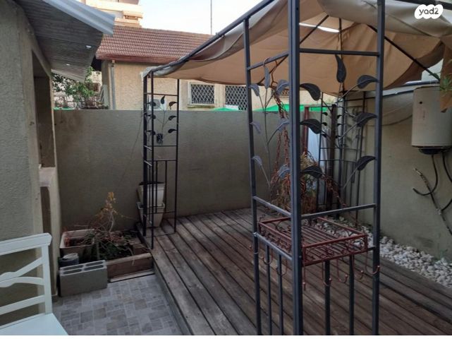 בית פרטי/ קוטג', מנחם בן יהודה 14, שעריים, רחובות