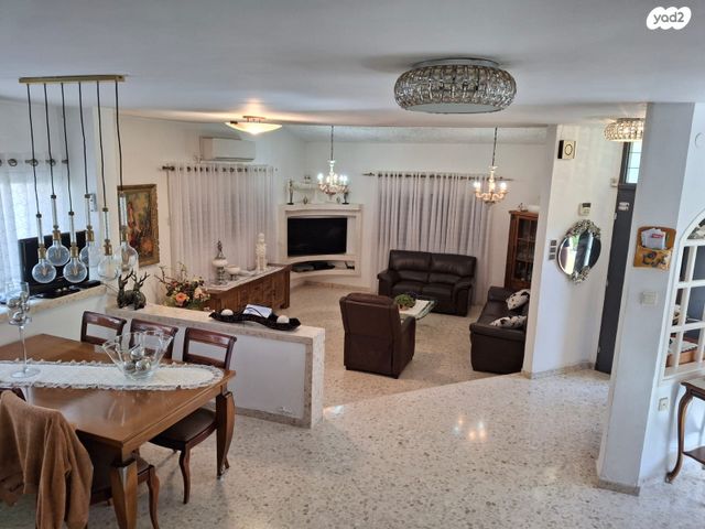 בית פרטי/ קוטג', דוד המלך 22, מלכי ישראל, קרית גת