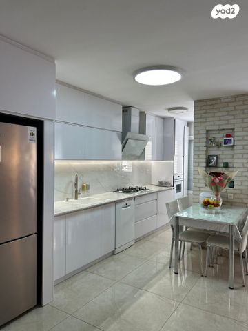 דירה, דוגית 14, קרית מנחם בגין, רמלה