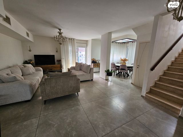 יפה אברהם 14