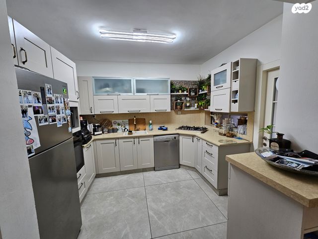 גג/ פנטהאוז, יפה אברהם 14, קרית רבין, חולון