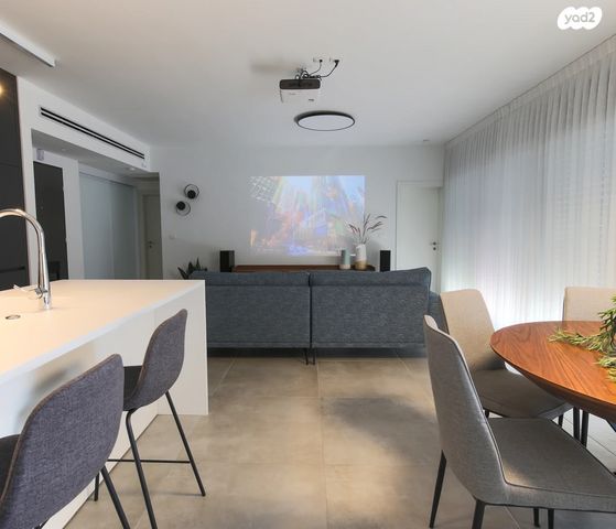 דירה, יואב 18, חרוזים, רמת גן