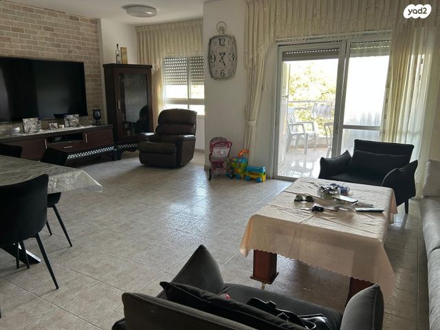 דירה, אבן גבירול 8, מרכז פרדס חנה, פרדס חנה כרכור