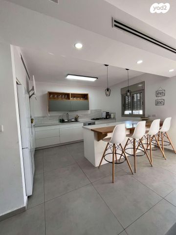 דופלקס, גפן 4, לשם, עלי זהב