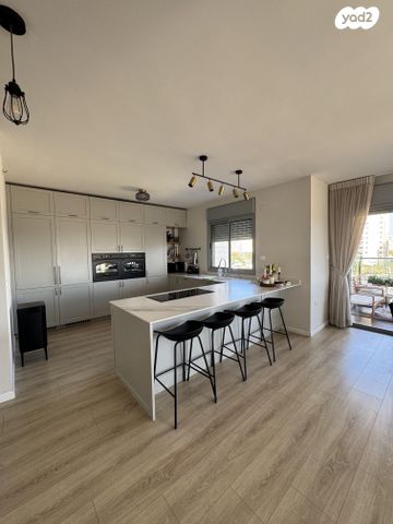 דירה, אורי אלמוג 5, קרית רבין, חולון