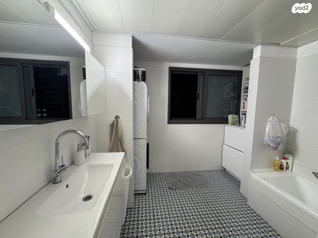 דירת גן, איתמר 6, חרוזים, רמת גן