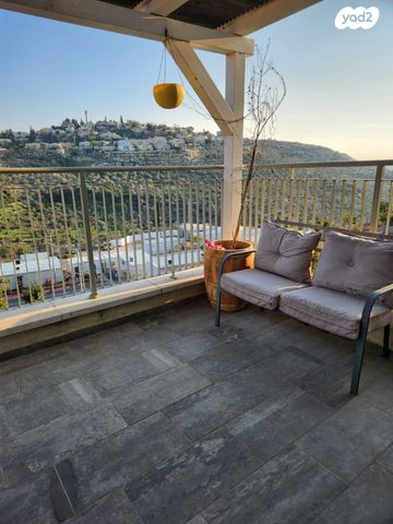 דופלקס, גפן 4, לשם, עלי זהב