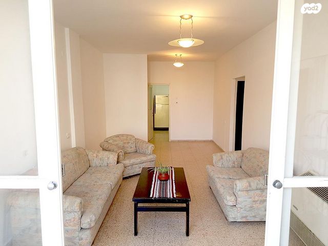 בתיה מקוב 14