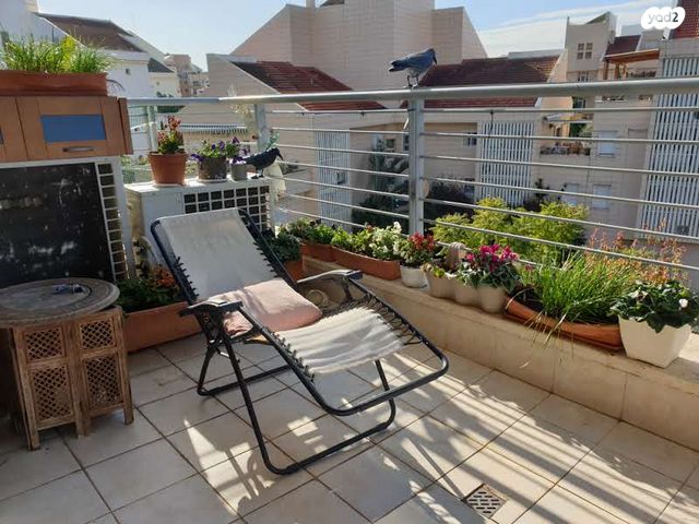 גג/ פנטהאוז, עמק דותן 18, הדרים, הדרים החדשה, כפר סבא