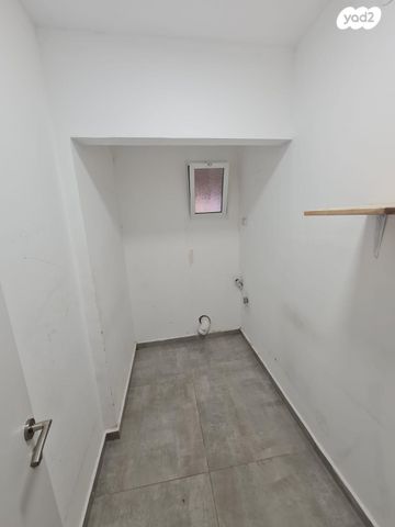 דירת גן, הגולן 16, יצחק רבין, צפת