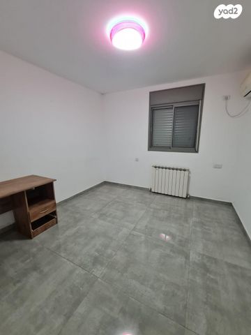 דירת גן, הגולן 16, יצחק רבין, צפת