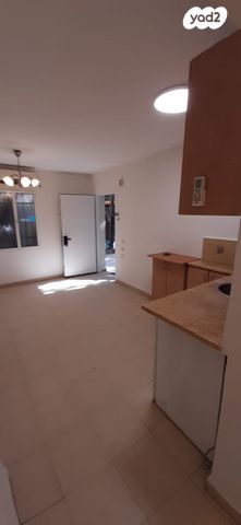 דרך יד לבנים 23