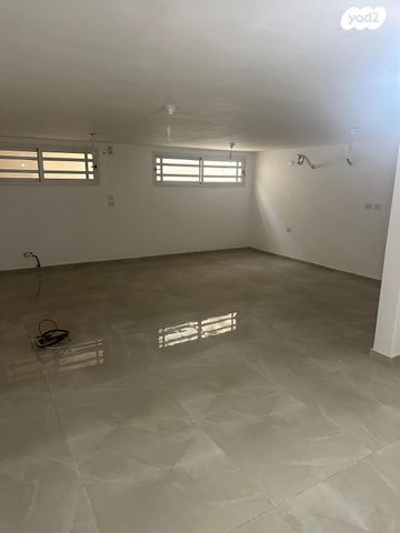 דו משפחתי, שדרות נעמי שמר 1, שאר העיר, באר יעקב