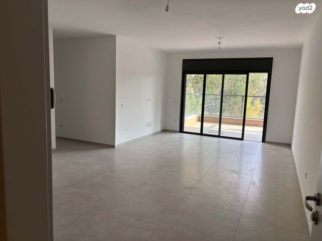 דירה, אהוד מנור 5, המוזיקה, שדרות