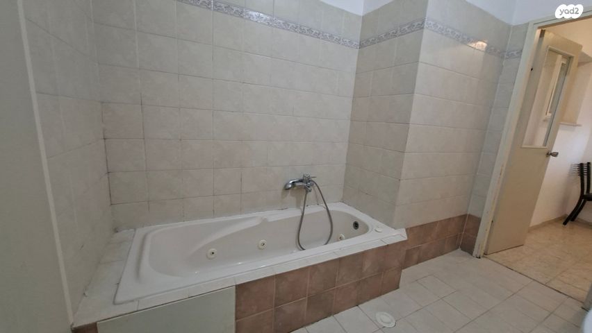 גג/ פנטהאוז, הערבה 4, נווה גנים, קרית מוצקין