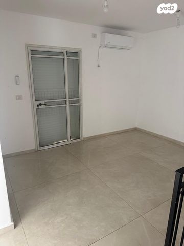 דו משפחתי, שדרות נעמי שמר 1, שאר העיר, באר יעקב