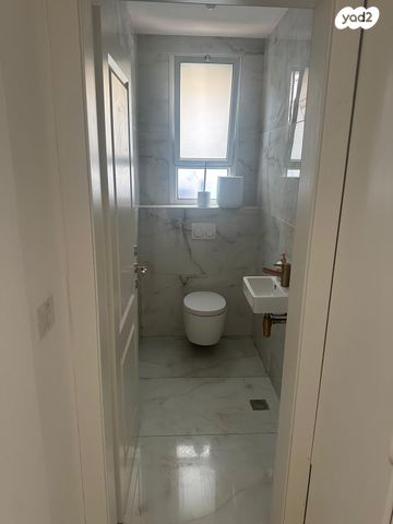 דו משפחתי, שדרות נעמי שמר 1, שאר העיר, באר יעקב