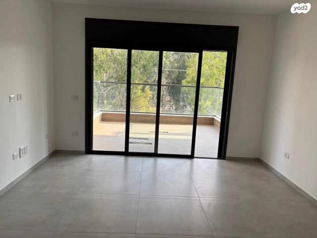 דירה, אהוד מנור 5, המוזיקה, שדרות