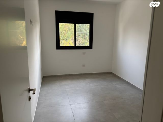 דירה, אהוד מנור 5, המוזיקה, שדרות