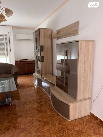 קרן היסוד 318