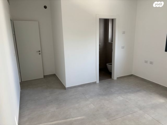 דירה, אהוד מנור 5, המוזיקה, שדרות