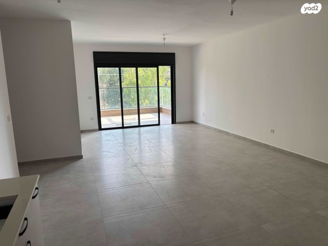 דירה, אהוד מנור 5, המוזיקה, שדרות