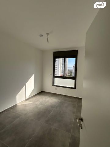 דירה, נעמי שמר 8, נאות אפק, אפקה, קרית ביאליק